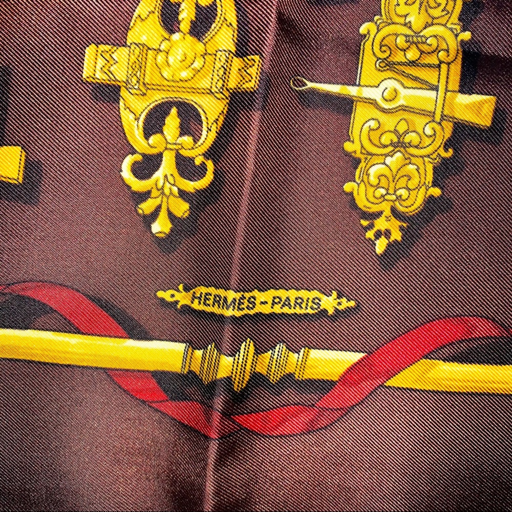 SOLD Hermès | Ferronnerie Silk Scarf - Picture 8 of 9